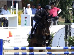 Vallarta, a lomos de 'Gibson', salió a la pista después de Pizarro y bajó su tiempo, para quedarse con la moña de primer lugar.  /