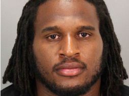 Ray McDonald es puesto bajo custodia horas después de que los oficiales respondieran una llamada. AP /