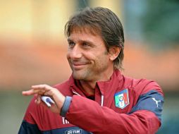 Antonio Conte tiene la obligación de remendar la frustrante eliminación en primera ronda en Brasil 2014. EFE /