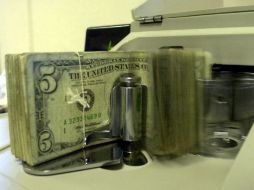 En este sentido, el euro cerró en 17.27 pesos y el yen en 0.127 pesos por unidad. ARCHIVO /