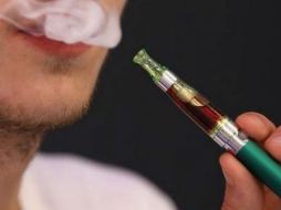 La OMS considera que la evidencia científica respecto a los beneficios del cigarro electrónico no es suficiente. Foto: @slencontacto. ESPECIAL /