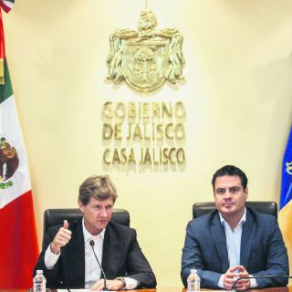 Firman acuerdo para aumentar contenido nacional en la industria electrónica