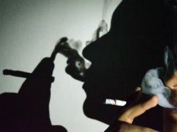 Anteriormente, se pensaba que sólo un gen predisponía al tabaquismo o al alcoholismo. ARCHIVO /