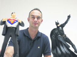 Pasiones. Frank ha sido el encargado de trazar a personajes como Superman y Batman para la compañía DC Comics. EFE /