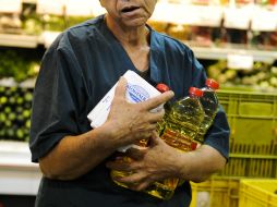 La inflación de Venezuela se ubica en 5.7 por ciento cada mes. AFP ARCHIVO /