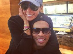 La modelo Adriane Galisteu se tomó una foto con el jugador y le deseó buen viaje. INSTAGRAM  galisteuoficial  /