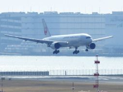 En tanto, fueron suspendidos todos los vuelos que llegaban o salían del aeropuerto romano. AFP ARCHIVO /