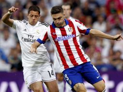 Será de nuevo en el estadio Santiago Bernabéu, ante el Basilea, que 'Chicharito' tendrá oportunidad de brillar. EFE  A. Martín  /
