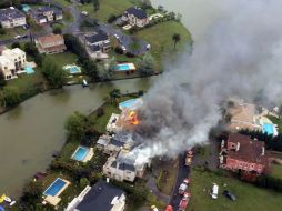 La avioneta se precipitó sobre una casa vacía. AFP  /