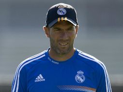 El ex futbolista francés ama a su selección y desea estar en el banquillo. AFP ARCHIVO /