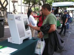 Sin grandes filas en la urna de Plaza Liberación, inicia la consulta sobre el uso legal de la mariguana. EL INFORMADOR A. García  /