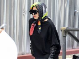 La intérprete pop recorrió el barrio de Nisantasi, pero fue reconocida por sus gafas. AFP /