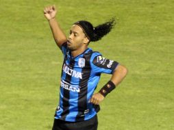 Dinho debutó ya con Querétaro, pero no fue como esperaba ya que falló un penal. EFE E. Contia  /