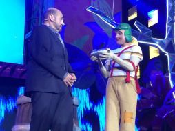El actor Édgar Vivar, quien interpretara al señor Barriga en 'El Chavo del 8', recibe el premio. TWITTER  @chavodel8tv  /
