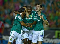Jugadores de León festejan el segundo tanto del partido. MEXSPORT  I. Ortiz  /