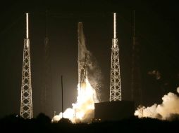 El lanzamiento de la cápsula Dragon se produce según lo previsto y sin incidentes. AFP J. Raedle  /