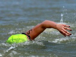 La competidora de 48 años muere a causa de un infarto durante la prueba de natación del triatlón Ironman. EL INFORMADOR ARCHIVO /