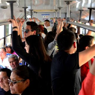 Transportistas ubican tarifa de camiones en nueve pesos