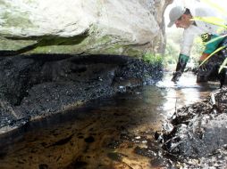 Pemex cierra la parte afectada de la línea con una malla ciclónica y un tubo denominado 'grapa'. EL INFORMADOR / ARCHIVO