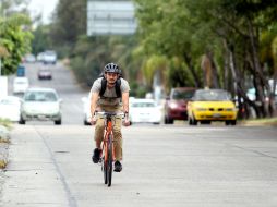 Usar la bicicleta combate la obesidad, no contamina, aminora el caltenamiento global, no consume combustible y mejora la salud. EL INFORMADOR / A. Hinojosa