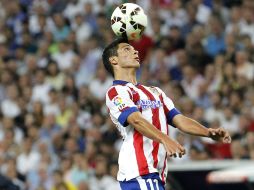 El técnico del Atlético de Madrid señala que el delantero mexicano aún no termina de adaptarse completamente al futbol europeo. EFE / ARCHIVO