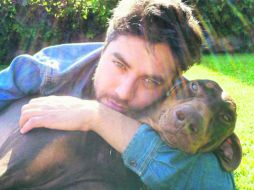 La primera novela de Damián Comas ya se lee en España y México, y las críticas recibidas han sido aprobatorias. ESPECIAL / Cortesía: Damián Comas