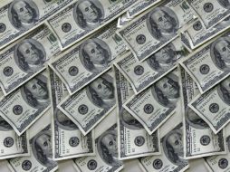 Se estima que hoy el tipo de cambio oscile entre 13.38 y 13.50 pesos por dólar. EFE / ARCHIVO