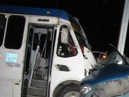 El chofer se da a la fuga con los papeles de la unidad; autoridades acuden a identificar el cadáver. EL INFORMADOR /