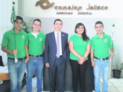 Pedro Lamas, Evelyn Bracamontes, José Huerta y Héctor Mendoza, ganadores del concurso Jóvenes en Acción-Generación 2014. ESPECIAL /