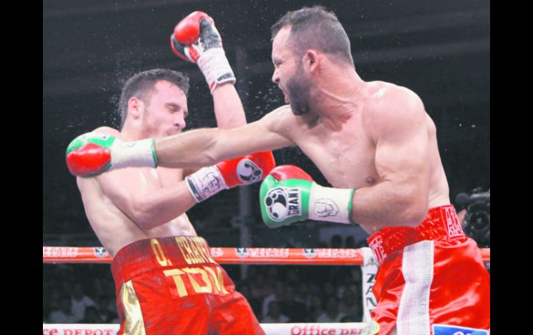 En duelo de familias rivales, los Álvarez sacaron la mejor parte. ESPECIAL / ZANFER