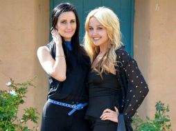 El año pasado se rumoró que la artista (d) padecía esquizofrenia, su madre rechaza la versión. TWITTER /  @amandabynes