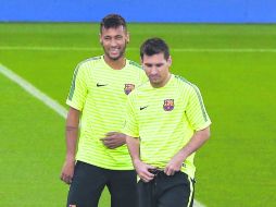 Ataque. Neymar (D) y Lionel Messi en el Parque de los Príncipes de París. AP /