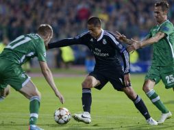 Si “Chicharito” mantiene este tipo de fallas podría ya no ser tomado en cuenta por el técnico Carlo Ancelotti. AFP / N. Doychinov