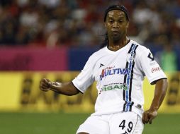 Ronaldinho es la gran estrella del cuadro queretano. AFP / H. Guerrero