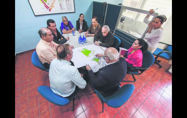 APOYO. Reunión de los vecinos de Country Club con funcionarios de la Coplaur. EL INFORMADOR / A. Hernández