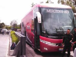 La llegada de los autobuses con las dos escuadras fue muy discreta. EL INFORMADOR / R. Alarcón