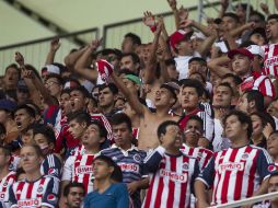 Aficionados que se dieron cita en el Omnilife para el partido entre Chivas y Atlas. EL INFORMADOR / J. Mendoza