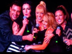 El concierto tuvo gran variedad de invitados, entre ellos Yuri. TWITTER / @OficialYuri