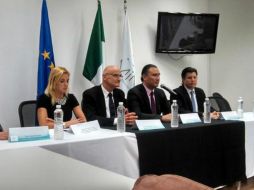 El Embajador de la Unión Europea, Andrew Standley al Mind (2do izq) visitó el Mind. EL INFORMADOR / G. García