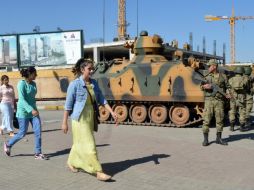 Las ciscunstancias que se viven, recuerdan a épocas de dictadura militar, según la opinión de algunos medios de comunicación locales. AP /