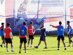 'Chepo' de la Torre (centro), leyó a sus pupilos 'La crisis según Albert Einstein', que afirma que 'la crisis es la mejor bendición'. EL INFORMADOR / M. Vargas