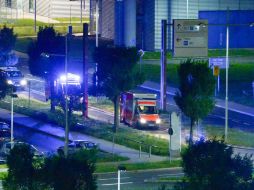Escoltadas por la policía, las ambulancias trasladaron al paciente hasta la clínica St. Georg. EFE / P. Endig