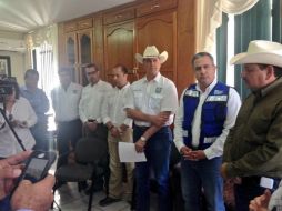 El secretario de Salud del estado, Bernardo Campillo García leyó un oficio de la Cofepris que anunciaba la medida. TWITTER / @bernacampillo