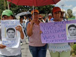 Los familiares claman porque los estudiantes regresen con vida. AFP / J. Guerrero