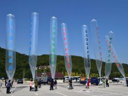 Activistas surcoreanos se organizaron para soltar globos con folletos anticomunistas a través de la frontera. AFP / Y. Jung