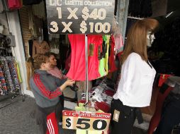 Los precios bajos son un factor importante para adquirir piratería, a costa de la calidad. EL INFORMADOR / J. Mendoza