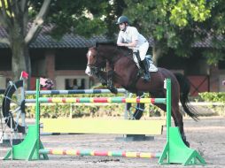 Érick del Río a lomos de 'Azkari' hizo recorrido limpio en la segunda fase para lograr el mejor tiempo, 31.10 segundos. EL INFORMADOR / A. Hernández