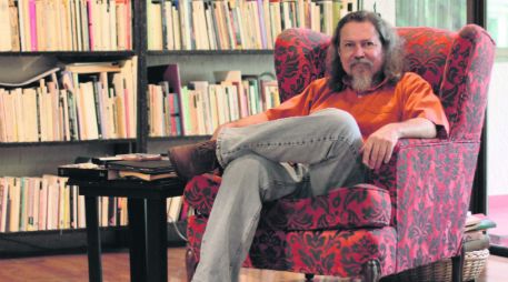 El escritor Dante Medina ganó el reconocimiento gracias a la novelete 'Amor, cuídame de ti'. EL INFORMADOR / A. Ruibal