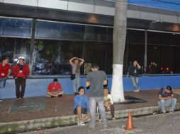 Unas 22 personas fueron desalojadas en la Isla Rancho viejo como parte de la alerta de Tsunami. EFE / R. Escobar