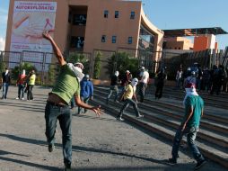 Tomaron las estaciones de radio para explicar el porqué de sus acciones violentas. EFE / J. de la Cruz